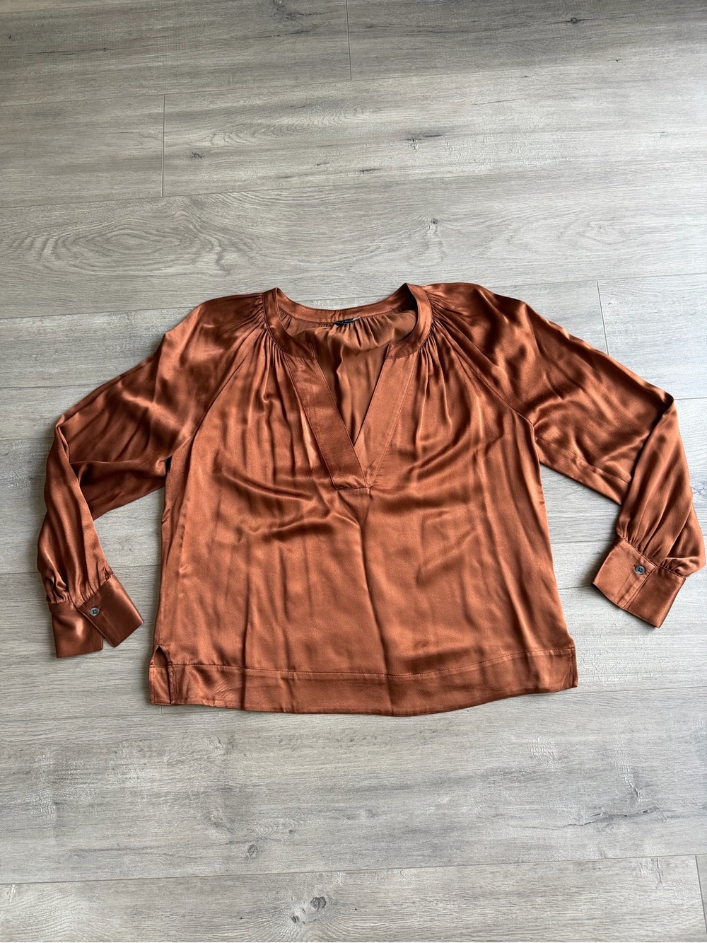 Rails Wynna V-neck satin shirt - brown - size small